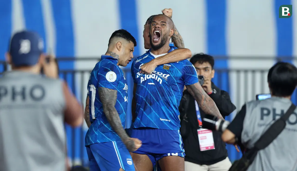 <p>Pemain Persib Bandung, David Da Silva melakukan selebrasi setelah mencetak gol ke gawang Madura United pada laga leg 1 final Championship Series BRI Liga 1 2023/2024 antara Persib Bandung melawan Madura United di Stadion Si Jalak Harupat, Bandung, Minggu (26/05/2024). (Bola.com/M Iqbal Ichsan)</p>