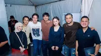 Kenangan Masa Kecil, Ini Momen Kesha Ratuliu dan Adhi Permana Hadir di Konser Sheila On 7
