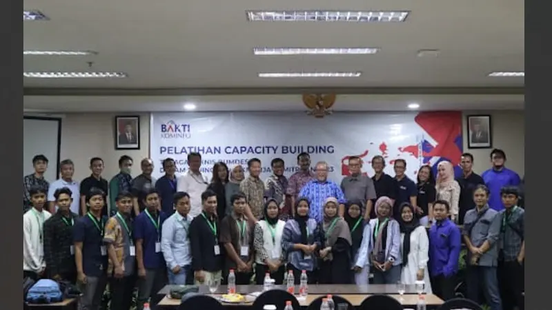 Badan Aksesibilitas Telekomunikasi dan Informatika Kementerian Komunikasi dan Informatika (BAKTI Kominfo) Wilayah Kerja IV Surabaya menggelar Pelatihan Jaringan Internet serta Kesehatan dan Keselamatan Kerja (K3).