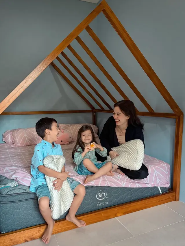 Gaya Natural Kimberly Ryder Jadi Inspirasi Ibu Masa Kini (Instagram/@kimbrlyryder)