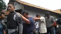 Polisi menangkap pengoplos gas bersubsidi di Tangerang.