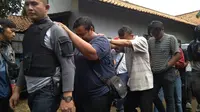 Polisi Gerebek Gudang Gas Oplosan di Tangerang