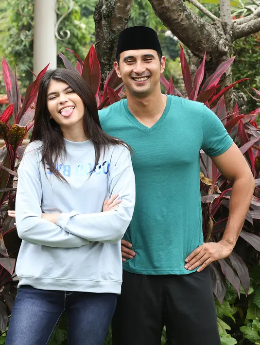 "Jadi aku orangnya emang jail yah, sama siapa pun aku jail. Ke Agatha karena dia tuh orangnya pemalu, kadang kalau lagi adegan jadi Mila, aku lihatin, orang kan harusnya ngeliatin balik kalau dia kaya malu," tukas Ali Syakieb. (Bambang E.Ros/Bintang.com)