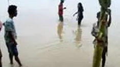 Banjir merendam lima kecamatan di Kabupaten Bone, Sulawesi Selatan. Banjir juga membuat ratusan rumah warga tergenang air. 