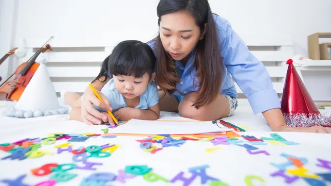 Pola Asuh Montessori: Cara Lembut Membantu Anak Mandiri dan Percaya Diri