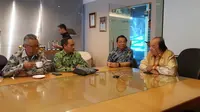 Dubes RI untuk Yordania merangkap Palestina Andy Racmianto (paling kiri), Direktur Kerja Sama HAM Kemlu RI Achsanul Habib, bersama Pemilik Mayapada Group Dato Tahir (paling kanan) di Jakarta (15/10) (Rizki Akbar Hasan/Liputan6.com)