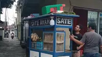 Menabung 27 Tahun, Pedagang Sate asal Jember Akhirnya Bisa Naik Haji Bersama Istri