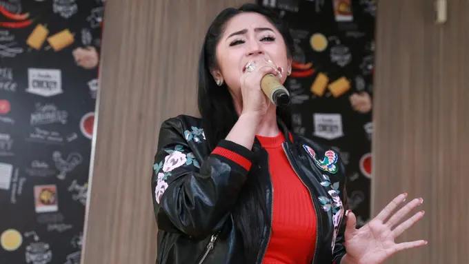 [Bintang] Dewi Perssik