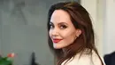 “Ada beberapa hal yang kami jadikan sebagai pelajaran. Saat itu ada yang membebaniku dan tidak ada kaitannya dengan film. Itu lah yang kami hadapi…,” lanjut Angelina Jolie. (AFP/Michael Loccisano)