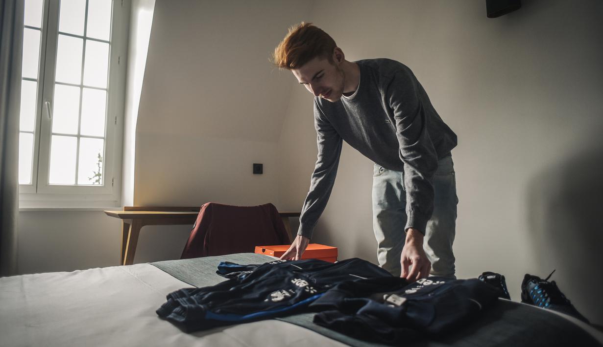Para peserta seleksi menempati kamar yang bisa digunakan para pemain Timnas Prancis saat mengikuti training center. (AFP/Lucas Barioulet)