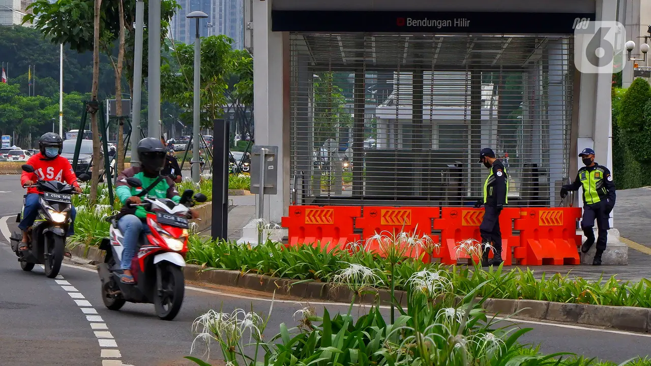 Halte MRt Benhil dan Senayan ditutup