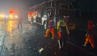 Bus Tunggal Dara Terbakar di Tol Semarang, Dalam Sekejap Tinggal Rangka
