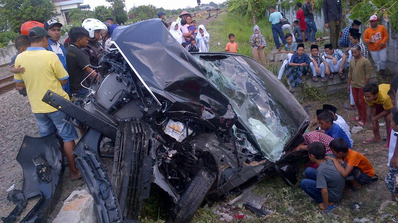 Ketua Ombudsman RI Jateng Tewas Tersambar Kereta Api