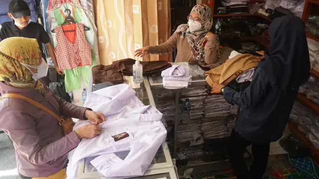 Penjual Seragam Sekolah