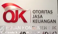 Tulisan OJK terpampang di Kantor Otoritas Jasa Keuangan (OJK), Jakarta. (Liputan6.com/Angga Yuniar)