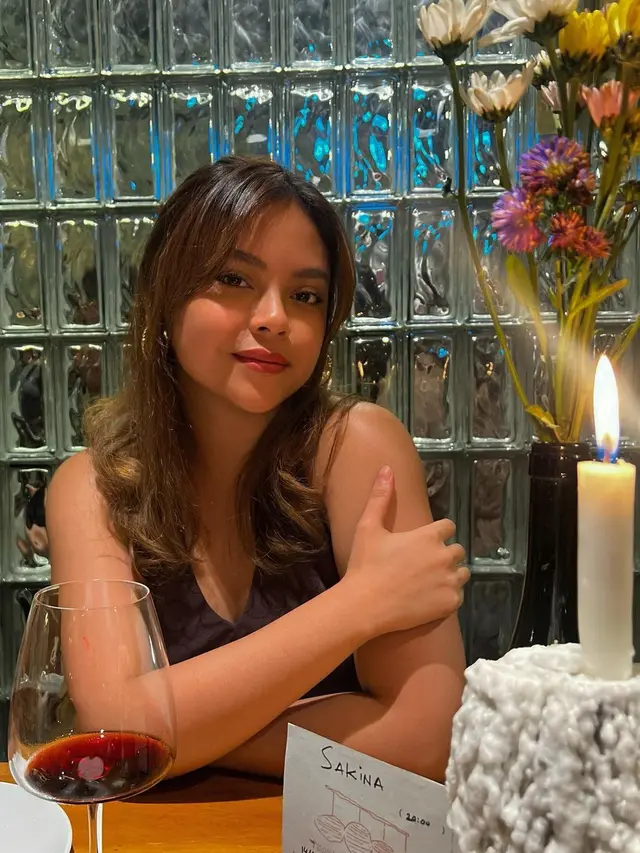 Foto-foto Sakina Tama Anak Kedua Wishnutama yang Gayanya Selalu Modis