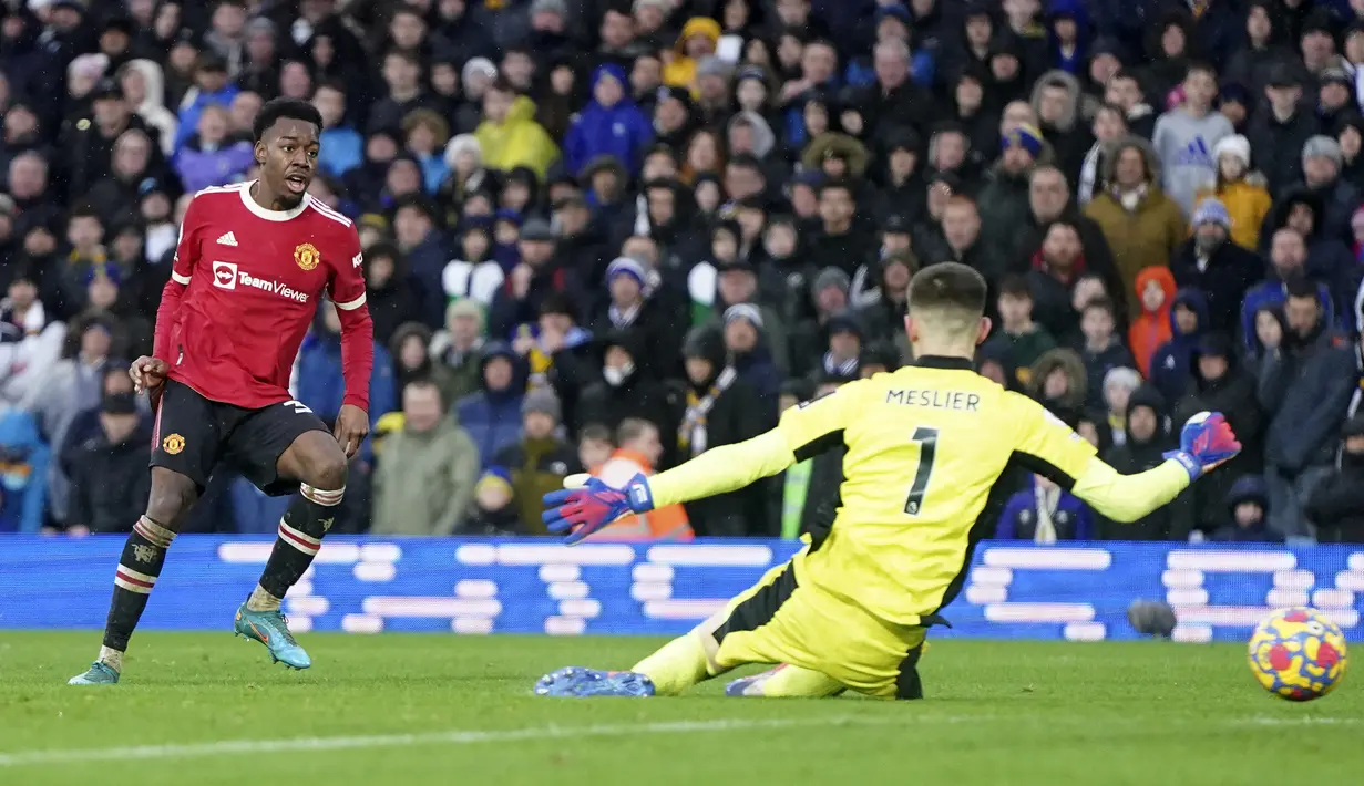 Pada menit ke-88 giliran Anthony Elanga yang mencatatkan namanya di papan skor dan membawa MU unggul 4-2. Gol dicetak lewat sepakan datar kaki kanan meneruskan umpan Bruno Fernandes. (AP/Jon Super)