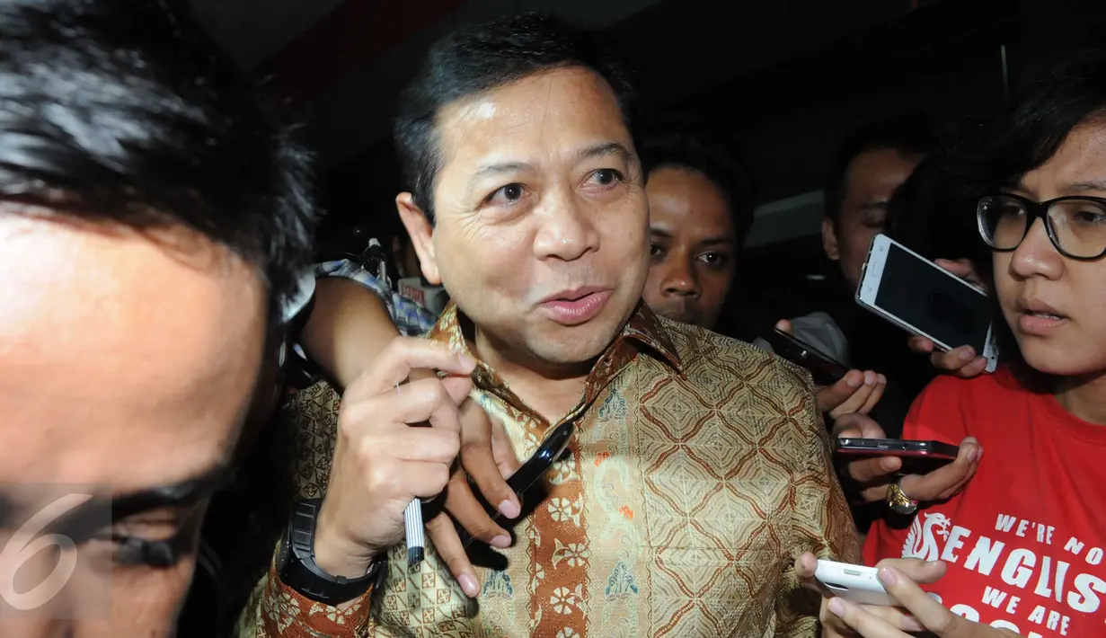 Mantan Ketua DPR RI, Setya Novanto usai menjalani pemeriksaan di Kejaksaan Agung, Rabu (10/2/2016). Kedatangan Novanto dalam rangka memberi keterangannya sebagai saksi dalam perkara kasus Freeport. (Liputan6.com/Helmi Afandi)
