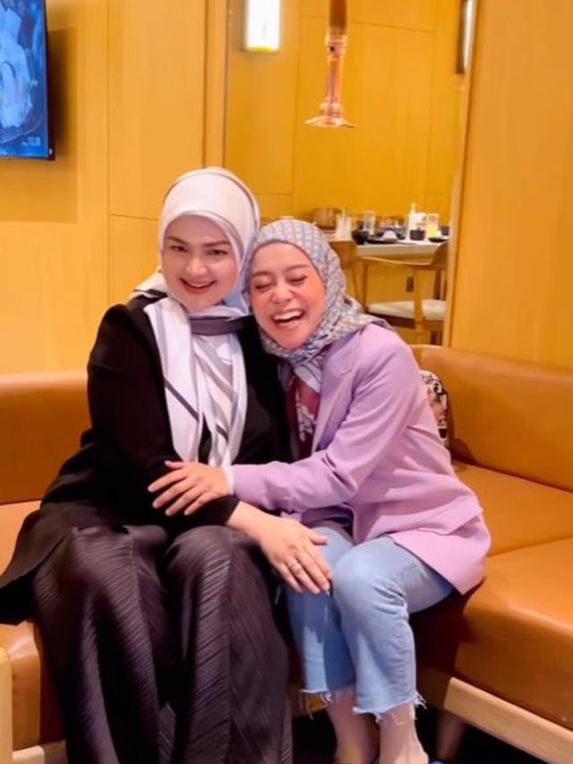 6 Potret Pertemuan Lesti Kejora dan Siti Nurhaliza, Lepas Rindu Lama Tak Bertemu
