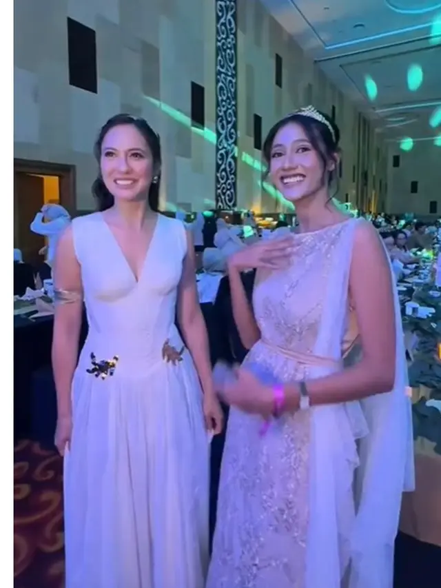 5 Momen Pevita Pearce Ketemu 'Kembaran' Klaudia Kristi, Sama-sama Tampil Bergaun