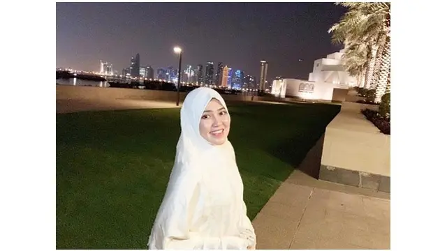 Via Vallen saat berada di Qatar Doha, Ia terlihat makin anggun dalam balutan hijab.