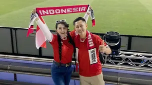Momen Fitri Carlina dan Suami Dukung Indonesia di Piala Asia 2024, Penuh Semangat
