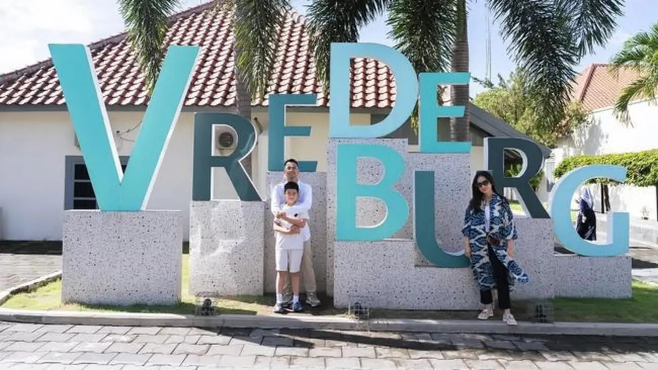 Momen keluarga Raffi Ahmad berlibur ke Museum Benteng Vredeburg (credit: instagram/raffinagita1717)