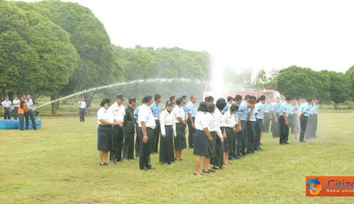 Citizen6, Subang: Pangkalan TNI AU Suryadarma, menyelenggarakan upacara kenaikan pangkat dan golongan bagi Prajurit dan PNS TNI AU di Lapangan Suryadarma Krida, Lanud Suryadarma, Subang, Jumat (1/4). (Pengirim: Dodo)