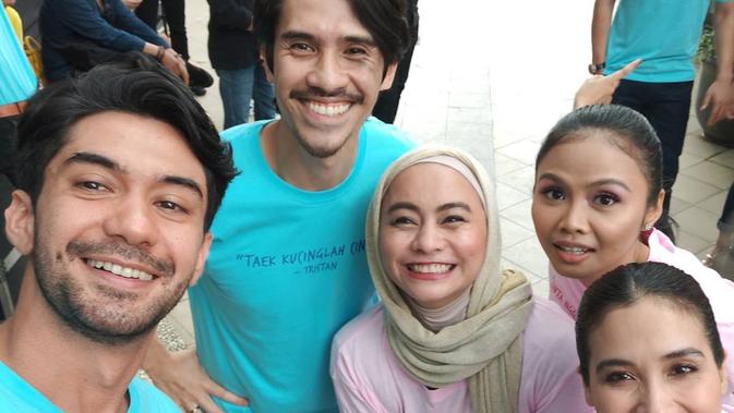 Ligwina Hananto dan kawan-kawan. (Foto: Instagram @mrshananto)