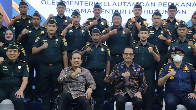 Menteri Kelautan dan Perikanan Sakti Wahyu Trenggono dan Menteri Perhubungan Budi Karya Sumadi