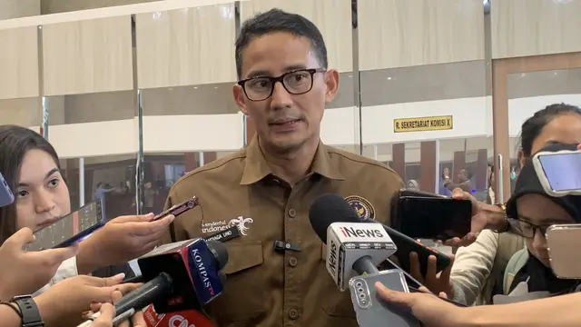 Menteri Pariwisata Sandiaga Salahudin Uno saat menghadiri rapat di Kompleks DPR/MPR, Senayan, Jakarta. (Liputan6.com/Delvira Hutabarat)