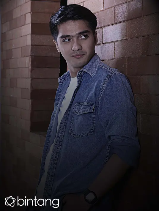 “Misalkan sinetron Pangeran ini sudah selesai, mungkin aku akan bermain film. Karena kalau main sinetron terus, takut orang akan bosen melihat Ricky Harun lagi yang main. Mungkin ada jeda sebagai strategi karirku.” jelas Ricky. (Nurwahyunan/Bintang.com)