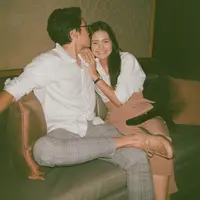 Menjalani hubungan asmara bersama pasangan bukan lah hal yang mudah. Apalagi kalau harus terpisahkan jarak seperti yang dialami Amanda Rawless dan sang  kekasih, Adriel Susanteo. Tentu, Amanda menemukan suka duka di dalamnya. (Instagram/amandarawles)