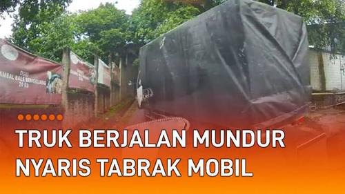 VIDEO: Tak Kuat Nanjak, Truk Berjalan Mundur Nyaris Tabrak Mobil Belakangnya