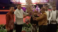 Dalang Hebat Bergelar Doktor Unjuk Kebolehan dalam Dies Natalies SV Undip