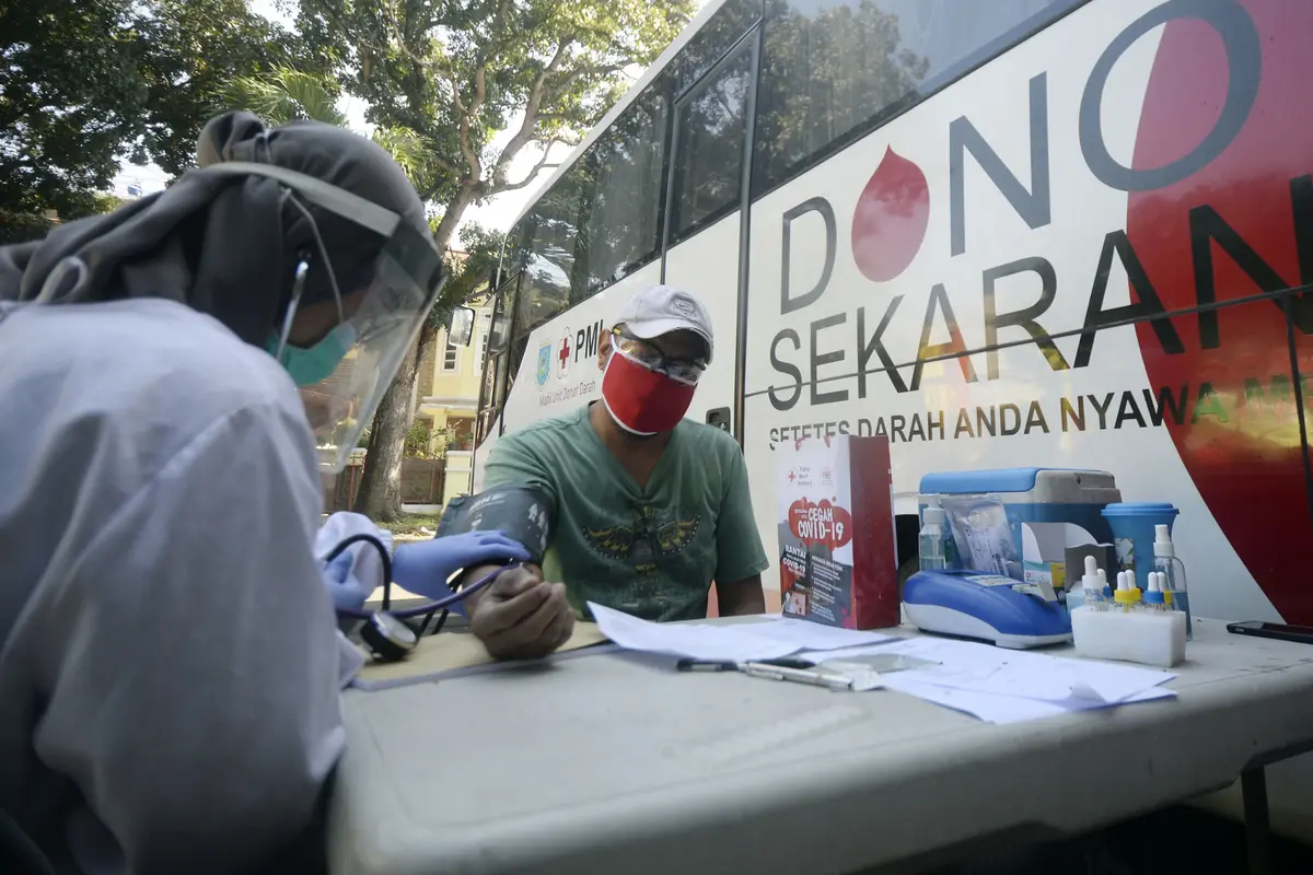 FOTO: Pandemi COVID-19, PMI Intensifkan Donor Darah Keliling