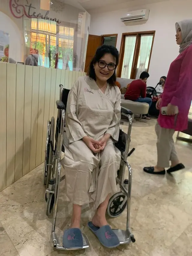 Kiki Amalia melahirkan di usia 42 tahun