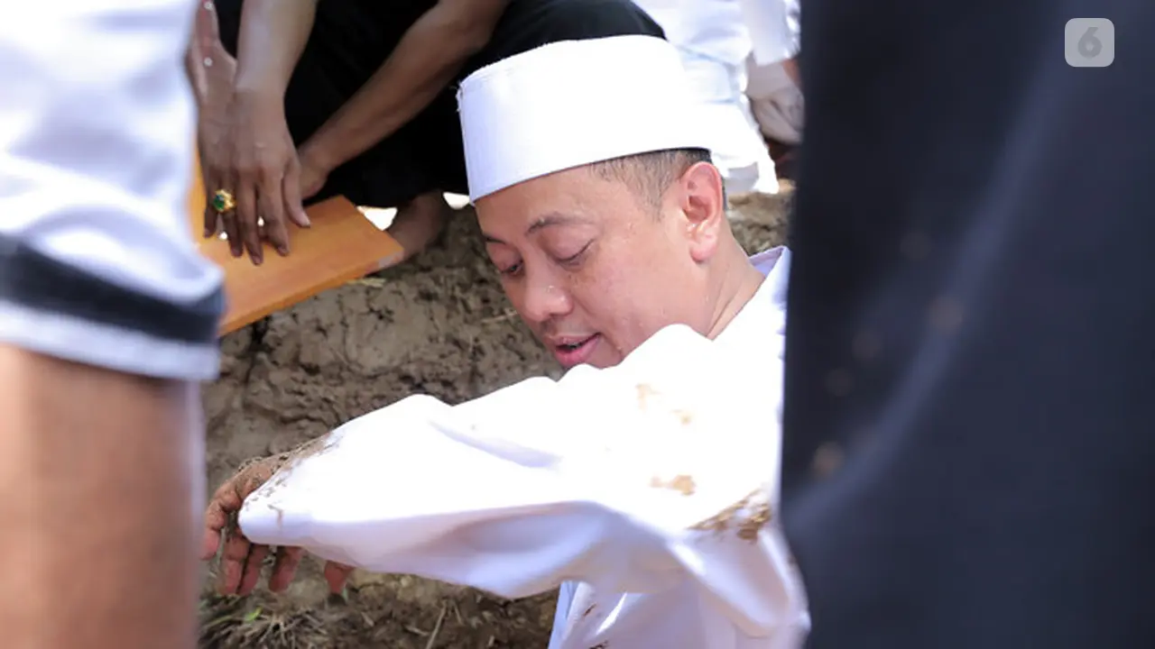 [Bintang] Pemakaman Istri Opick