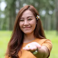 ilustrasi perempuan bahagia/copyright by Farknot Architect (Shutterstock)