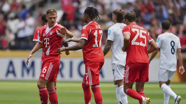 Michael Olise merayakan golnya di laga Bayern Munchen vs Auckland City di Piala Dunia Antarklub 2025, Minggu (15/06/2025). (AP Photo/Jeff Dean)