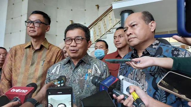 Direktur Utama PT PLN (Persero), Darmawan Prasodjo dan Kepala Danantara Muliaman Hadad. (Foto: Liputan6.com/Arief RH)