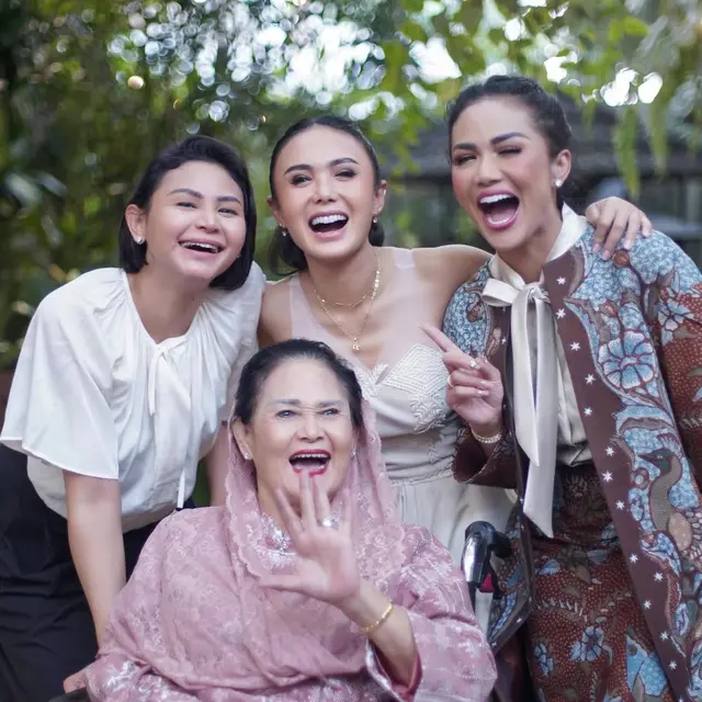 Potret Artis Unggah Momen Peringati Hari Ibu 2025