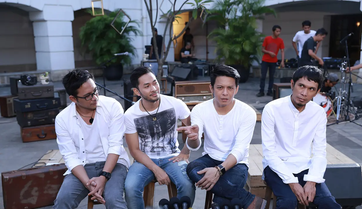 Saat hari raya Lebaran nanti para personel yang beranggotakan Ariel, Uki, David, dan Lukman itu sengaja meluangkan waktunya untuk keluarganya masing-masing. (Galih W. Satria/Bintang.com)