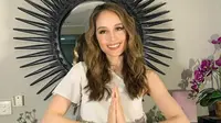 Cara Unik Cinta Laura Rayakan Hari Kartini Tuai Pujian. (dok.Instagram @claurakiehl/https://www.instagram.com/p/B-GNnU2FX49/Henry)