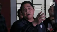 Ketua Umum Perserikatan Sepakbola Seluruh Indonesia (PSSI), Erick Thohir saat memberikan keterangan di GBK arena, Jakarta, Sabtu (22/2/2025). (Liputan6.com/Herman Zakharia)