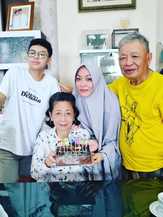 6 Potret Kenangan Angelina Sondakh dan Ayahnya, Meninggal Karena Serangan Jantung