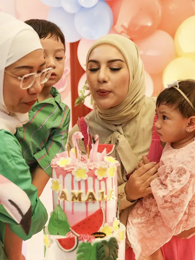 Tampilan Menggemaskan Amala, Anak Kedua Irish Bella saat Ulang Tahun Pertama