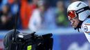 Atlet Sky, Stefan Luitz dari Jerman  melakukan selebrasi didepan kamera pada kejuaraan Alpine Skiing World Cup di Hinterstoder, Austra, Jumat (26/2/2016). (REUTERS/Dominic Ebenbichler)