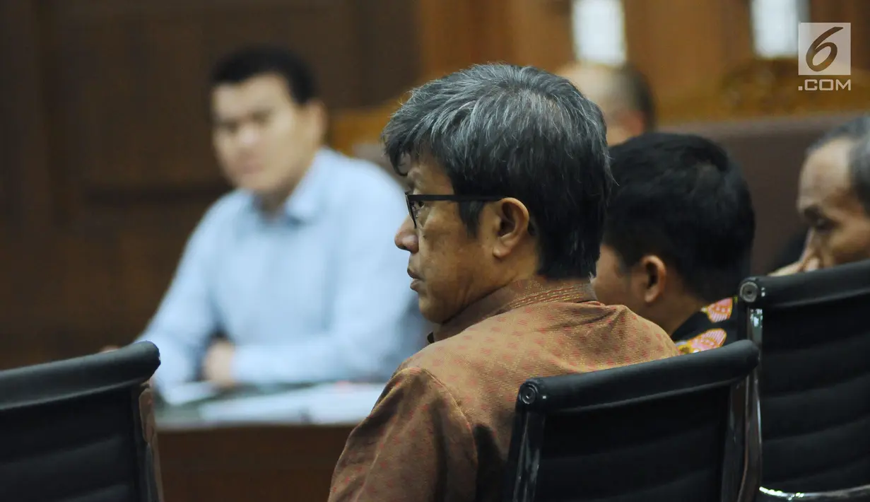 Dirut PT Quadra Solution Anang Sugiana Sudiharjo saat menghadiri sidang lanjutan lanjutan kasus dugaan korupsi proyek E-KTP dengan terdakwa Andi Agustinus alias Andi Narogong di Pengadilan Tipikor, Jakarta, Senin (13/11). (Liputan6.com/Helmi Fithriansyah)