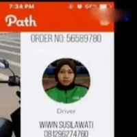 Jangan remehkan kekuatan seorang wanita. Driver ojek online ini baru diceraikan suaminya tapi dia pantang menyerah dengan keadaan. Salut!